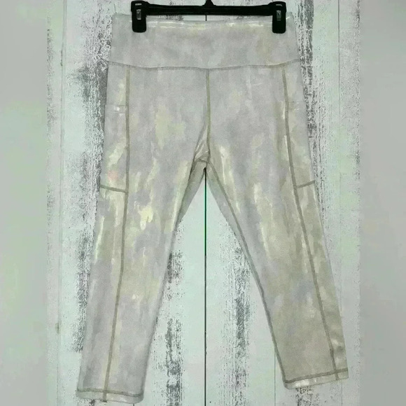 NWOT- ZYIA Silver Camo Metallic Pocket Light n Tight Hi-Rise Capri 20" Leggings - Picture 10 of 11